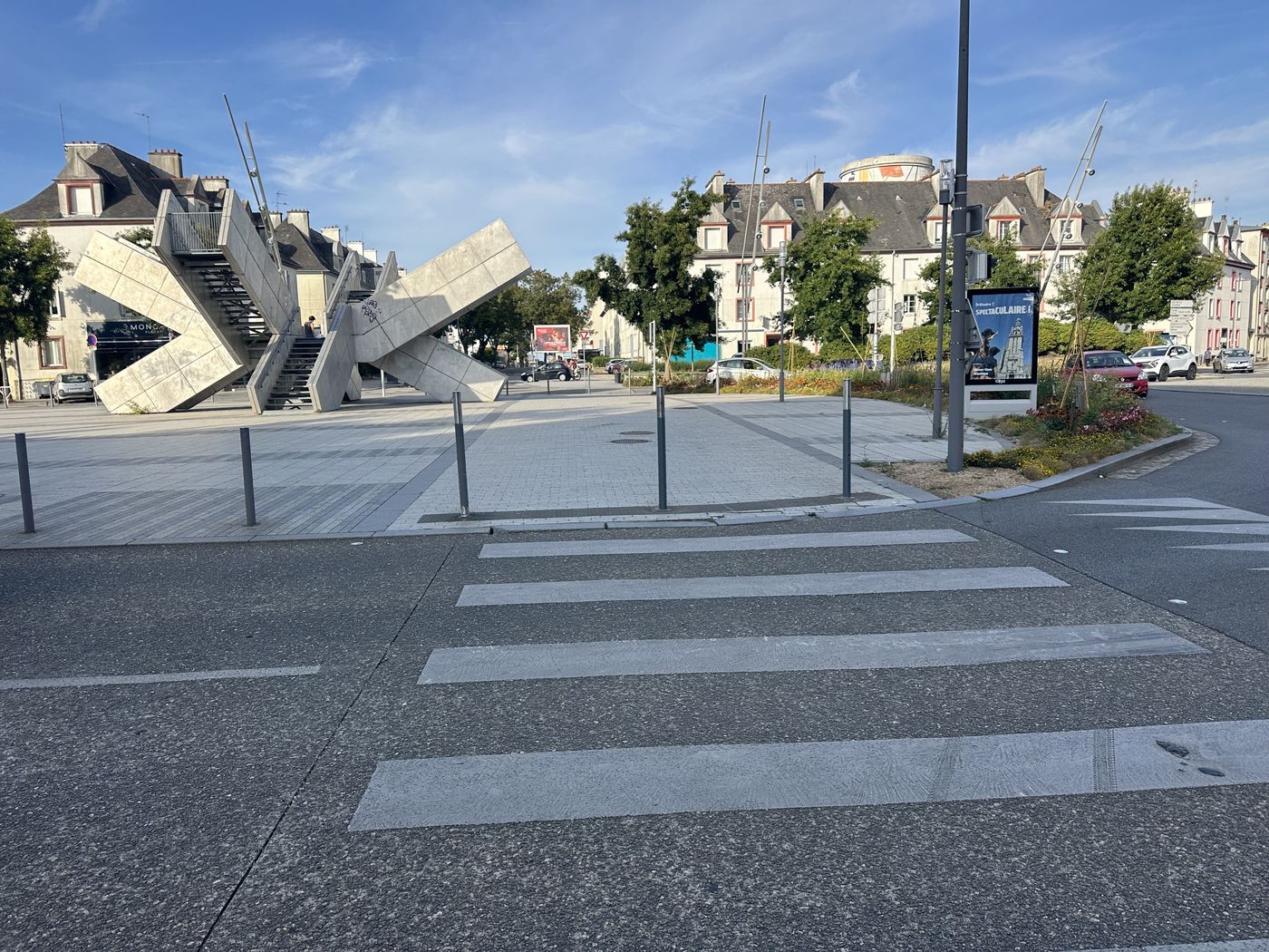 Le passage piéton vers la rue de Paris